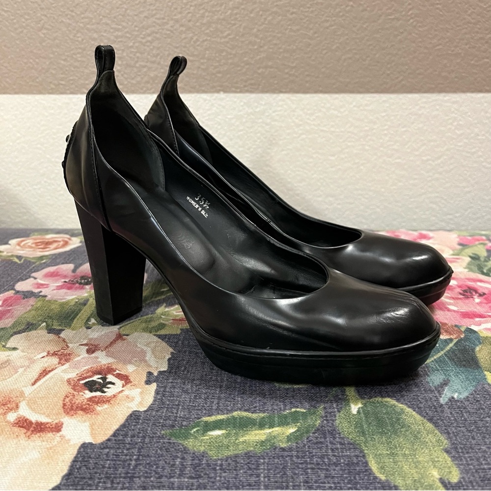 Tod's Black Heel Pumps size 35.5 Missing Straps